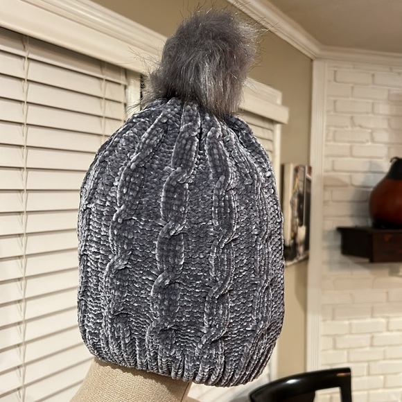 Ruggine  Pom Pom Winter Beanie in gray - Picture 2 of 5